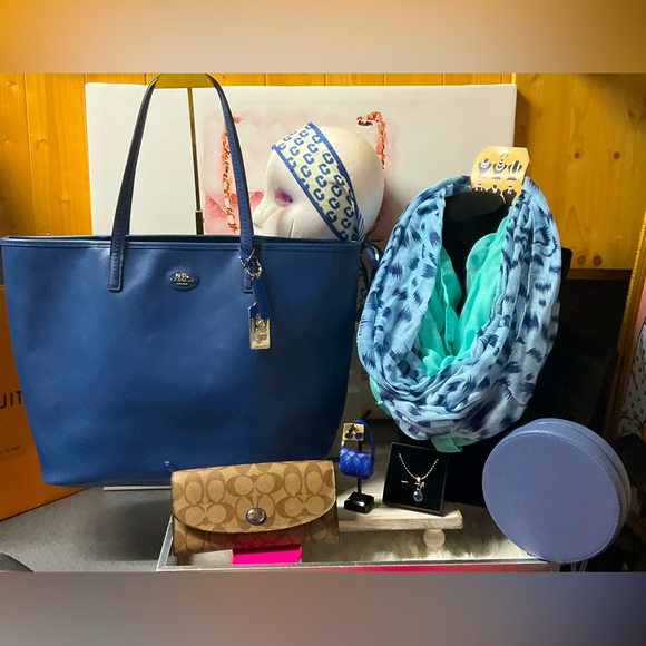 Coach city tote bundle - Picture 1 of 16